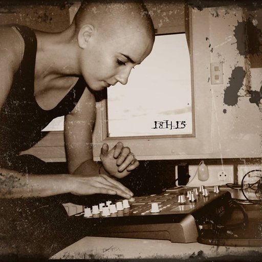 18h15